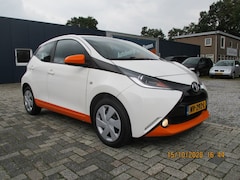 Toyota Aygo - 1.0 VVT-i x-play navi cruise