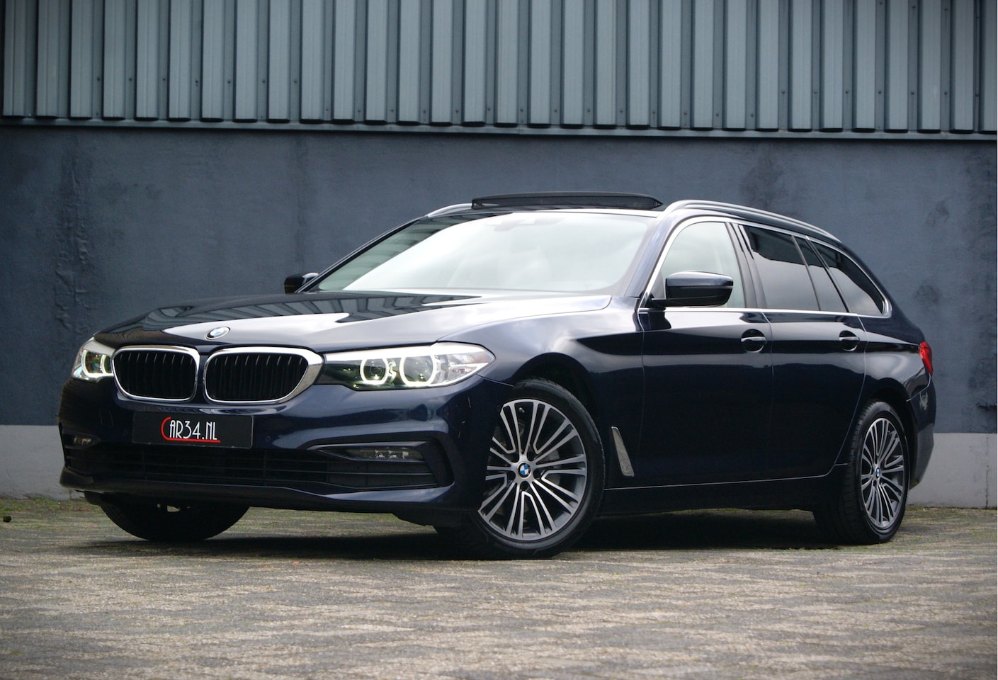 BMW 5-serie Touring - 520i 184PK High Ex. Sportline Aut8 Panoramadak/Harman-Kardon/Afn.Trhk/Leder/Carplay - AutoWereld.nl