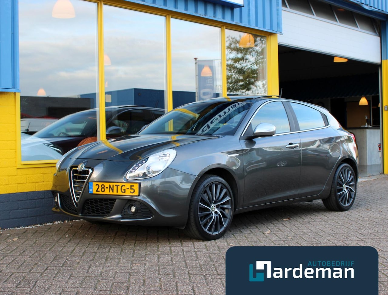 Alfa Romeo Giulietta - 1.4 T Distinctive |Panorama|Leder |Bose - AutoWereld.nl