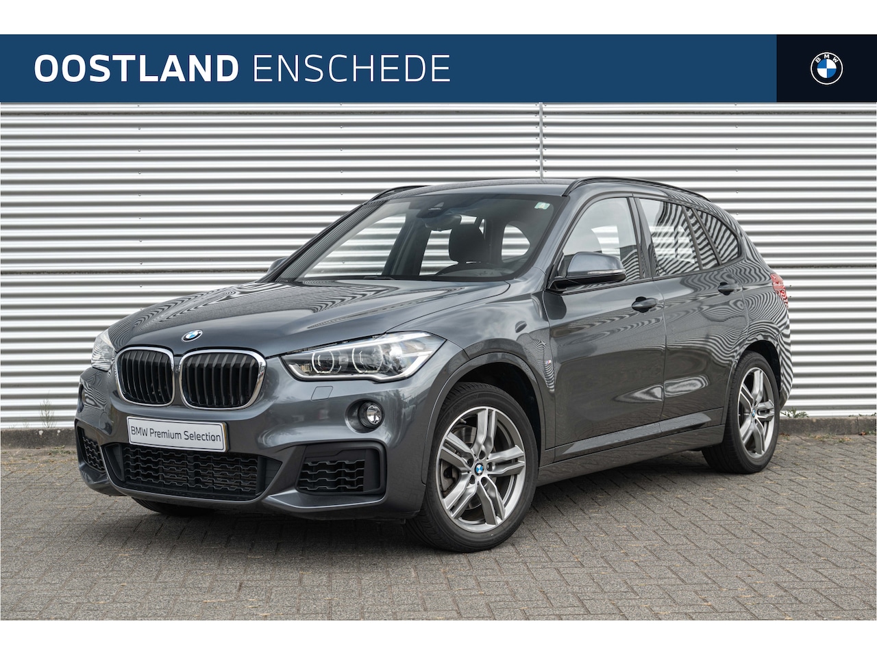 BMW X1 - sDrive20i M Sport Automaat / Sportstoelen / Cruise Control / LED / Head-Up / PDC - AutoWereld.nl