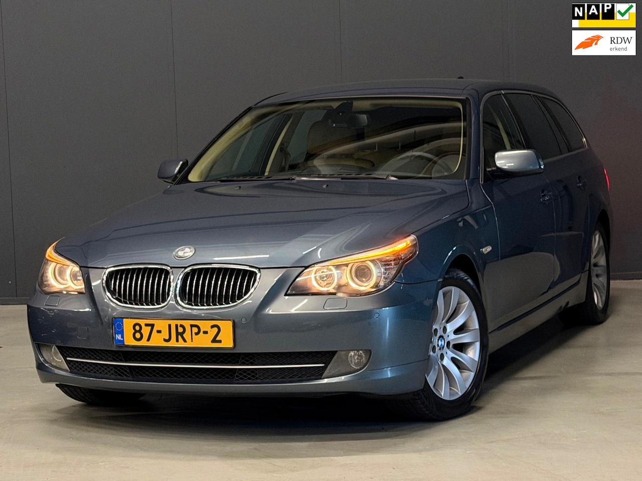 BMW 5-serie Touring - 523i Business Line Edition II AUTOMAAT LEDER/CRUISE/PDC | NETTE AUTO ! - AutoWereld.nl