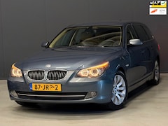 BMW 5-serie Touring - 523i Business Line Edition II AUTOMAAT LEDER/CRUISE/PDC | NETTE AUTO