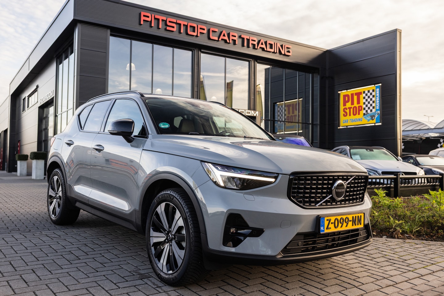 Volvo XC40 - 1.5 T4 Plug-in hybrid Ultimate Bright, H&K Audio, Pano, Memory, ACC, - AutoWereld.nl