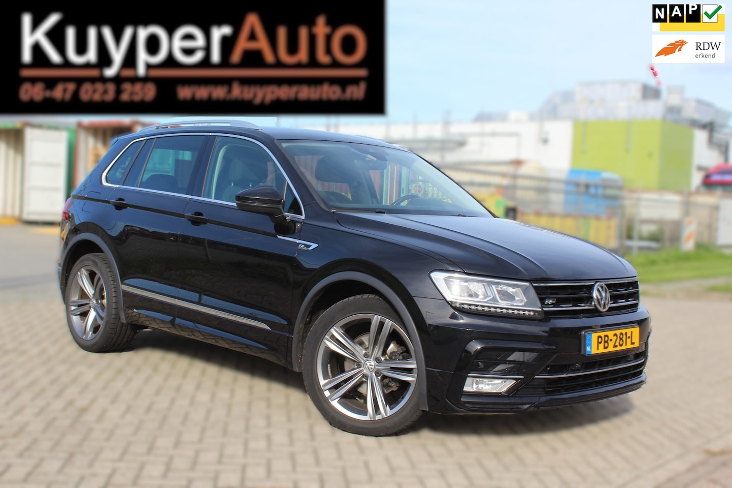 Volkswagen Tiguan - 2.0 TDI Highline R- line AUTOMAAT MULTIMEDIA SENSOREN ALCANTARA - AutoWereld.nl