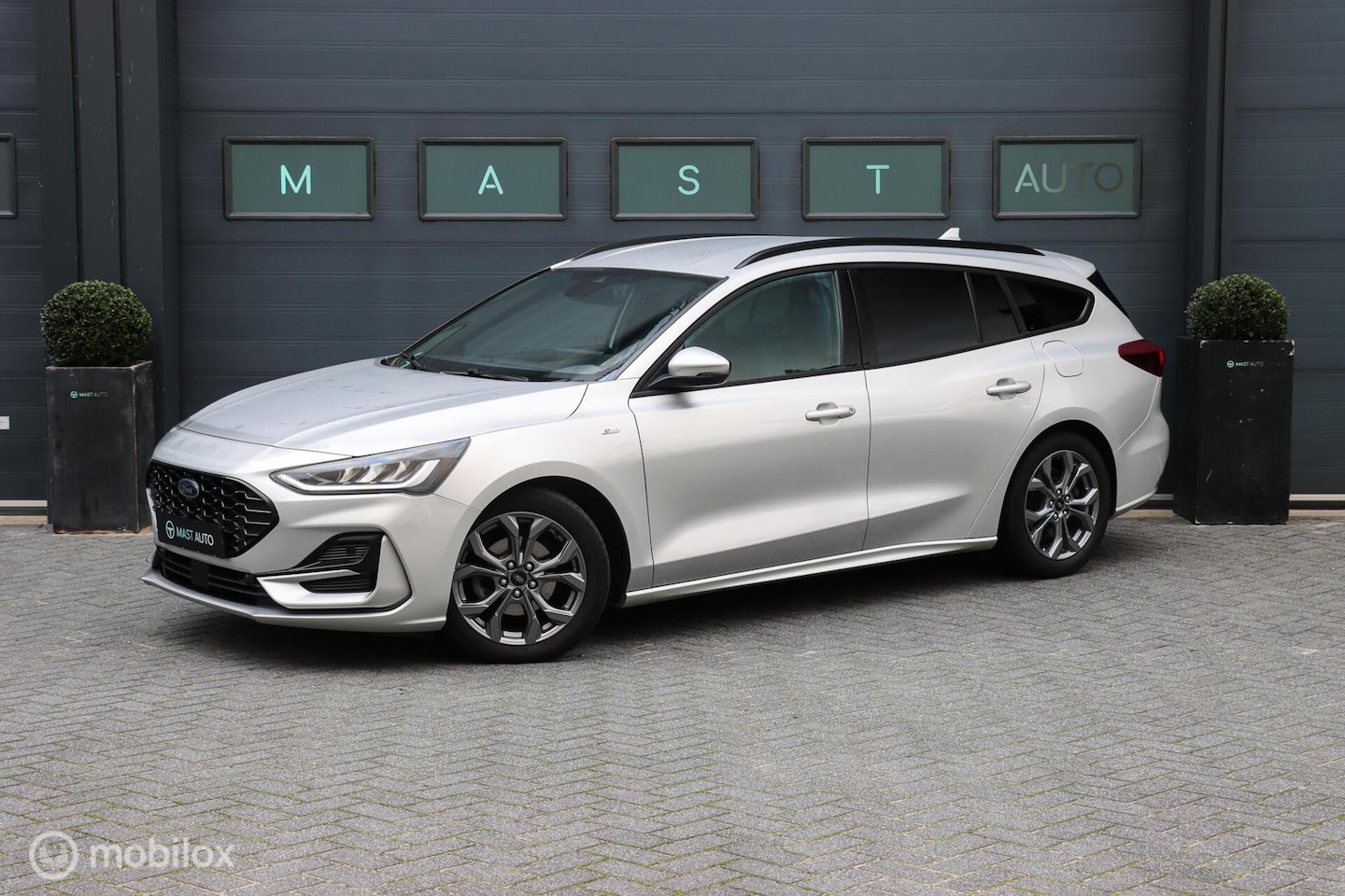Ford Focus Wagon - 1.0 EcoBoost Hybrid ST Line|LED|STOEL&STUUR VERM.|CRUISE|CARPLAY - AutoWereld.nl