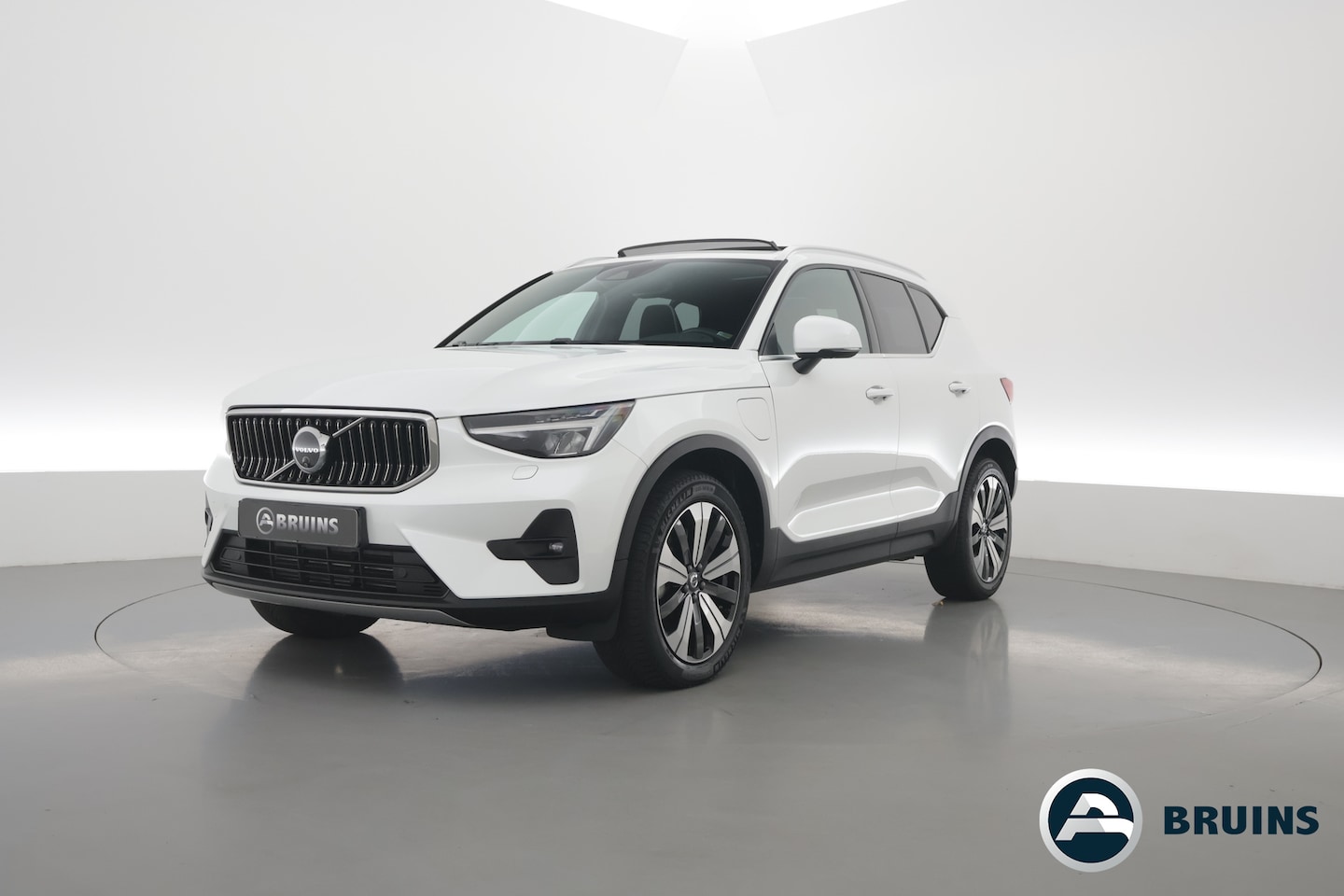 Volvo XC40 - 1.5 T4 Plug-in hybrid Ultimate Bright | Pano-dak | 360 camera | Adap. Cruise | - AutoWereld.nl