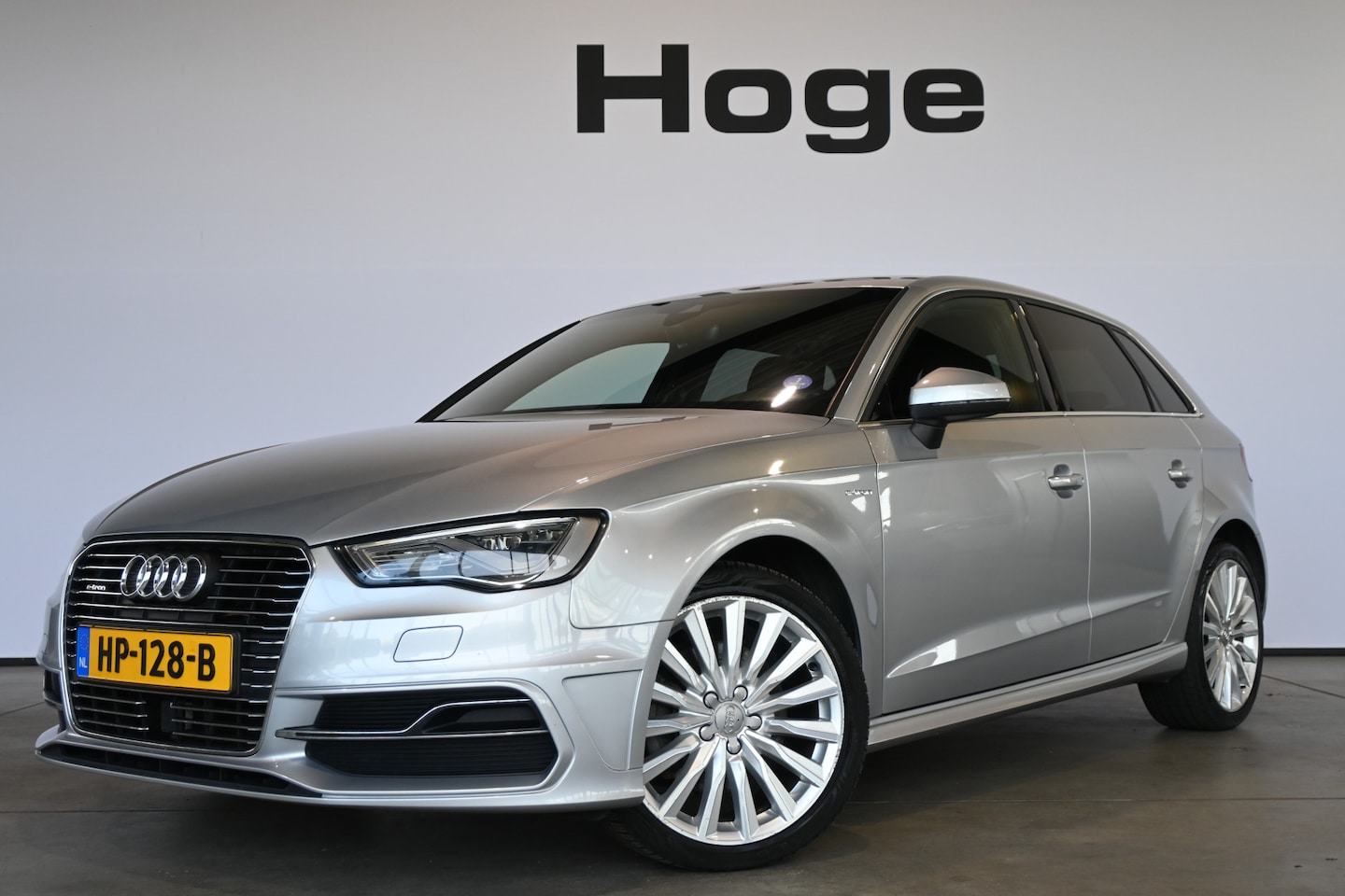 Audi A3 Sportback - 1.4 e-tron PHEV S-line Clima Cruise control Lane assist Xenon LED Licht metaal PDC Inruil - AutoWereld.nl