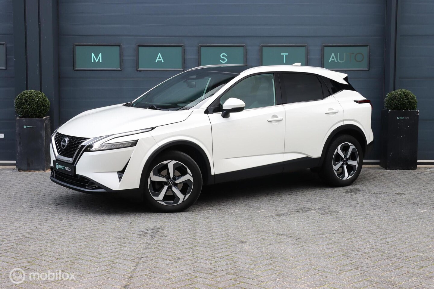 Nissan Qashqai - 1.3 MHEV Visia|PANO|HUD|CAMERA|ACC|KEYLESS - AutoWereld.nl