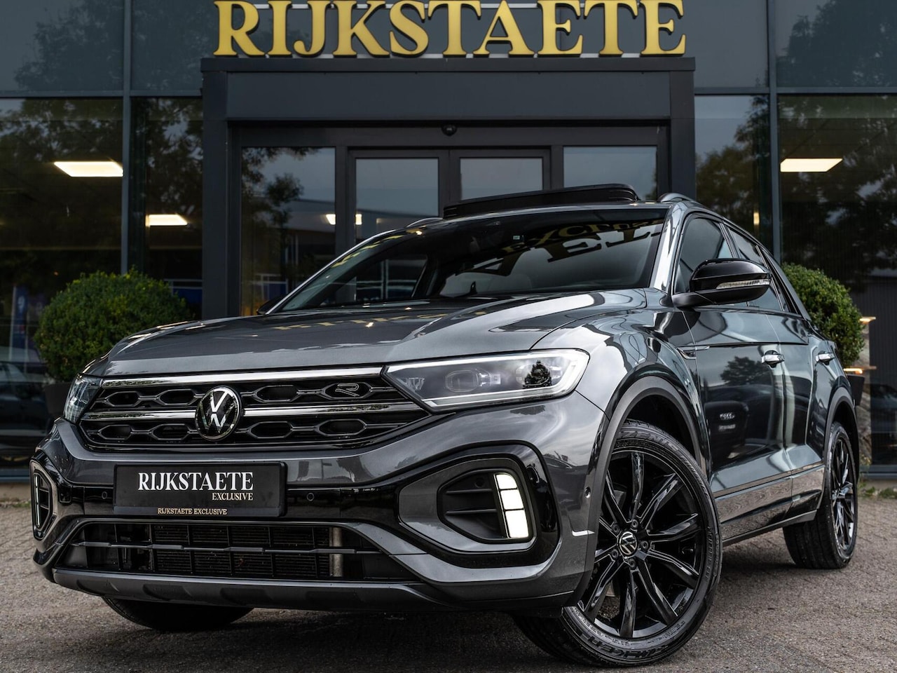 Volkswagen T-Roc - 1.5 TSI R-Line|PANO|ACC|18''|MASSAGE|APP|IQ - AutoWereld.nl