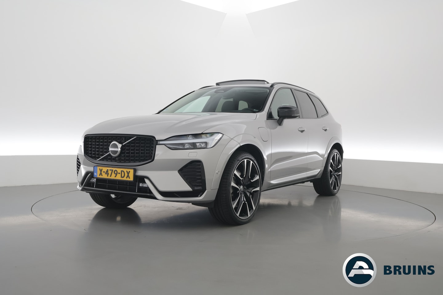 Volvo XC60 - 2.0 T8 Plug-in hybrid AWD Ultimate Dark | Long Range | Trekhaak | 22 inch | Head-up | Pano - AutoWereld.nl