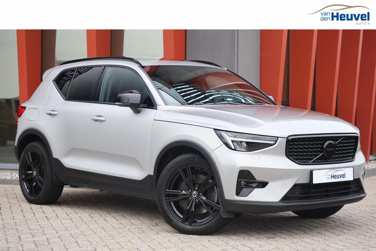 Volvo XC40 - T4 Recharge Ultimate Dark | Stoelverwarming | Trekhaak | Parkeercamera | Panoramadak | H/K - AutoWereld.nl
