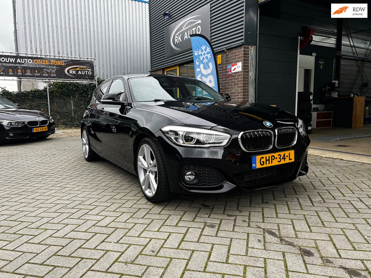 BMW 1-serie - BMW 1-serie 116i 136pk | M Sport | Stoelverwarming | Bluetooth - AutoWereld.nl