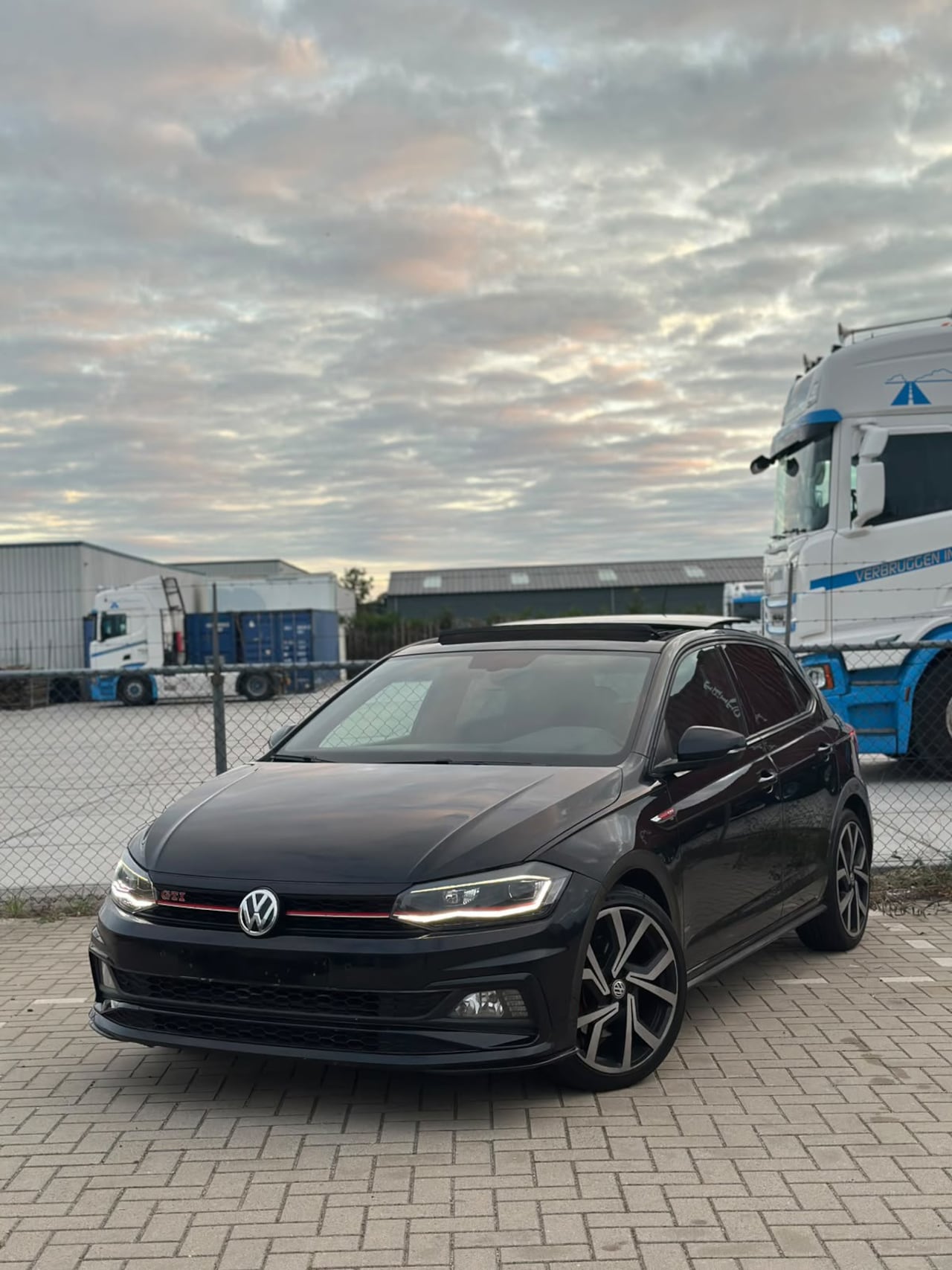 Volkswagen Polo - 2.0 TSI GTI PANO - CAMERA - AIRCO - AutoWereld.nl