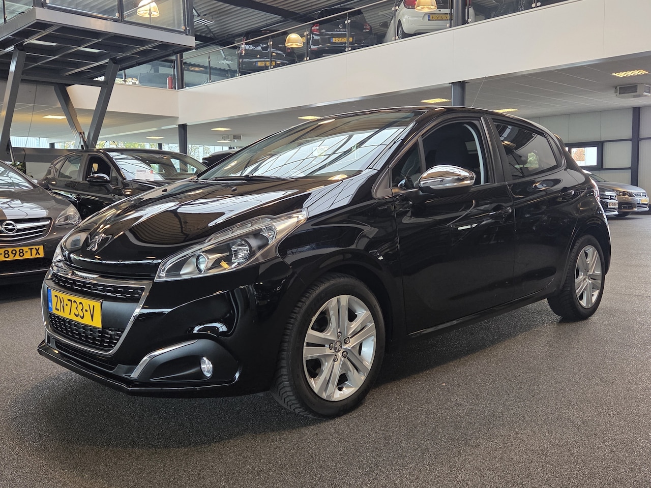 Peugeot 208 - 1.2 PureTech Signature / Recent nieuwe distributiel - AutoWereld.nl