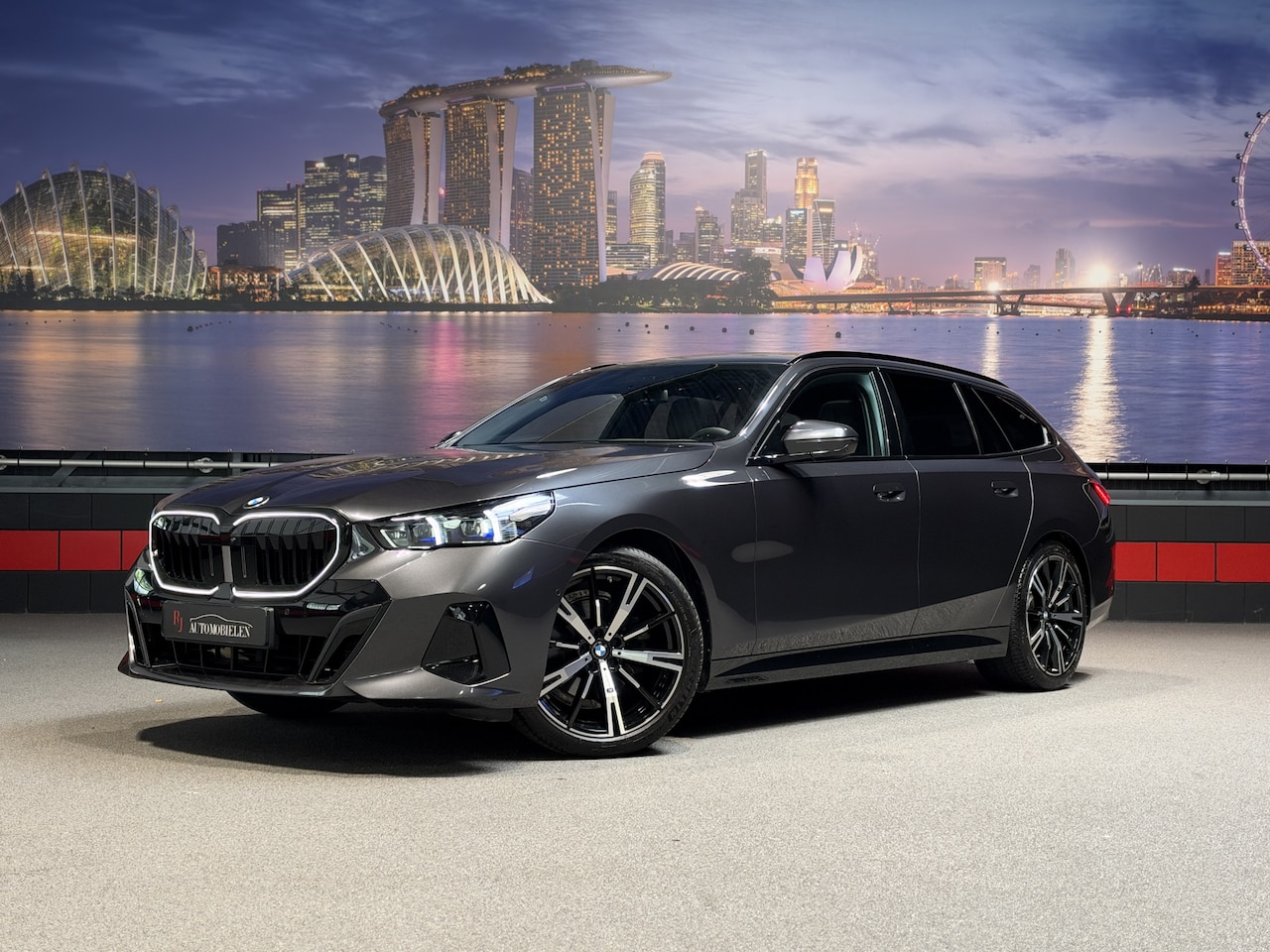 BMW 5-serie Touring - 520i |Panorama|HeadUp|Trekhaak|Crystal|Carbon|BTW - AutoWereld.nl