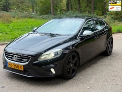 Volvo V40 - 2.0 D2 R-Design 2015 Zwart Xenon Navi