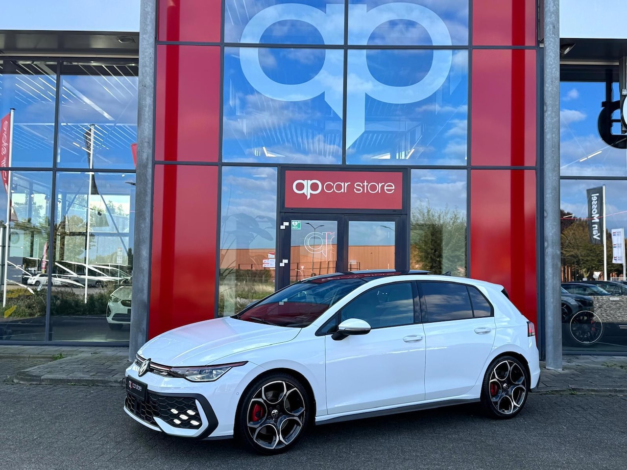 Volkswagen Golf - 2.0 TSI GTI Vol ! | Panorama | IQ-Lights | H/K | Head-UP | Camera | Carplay | BTW | - AutoWereld.nl