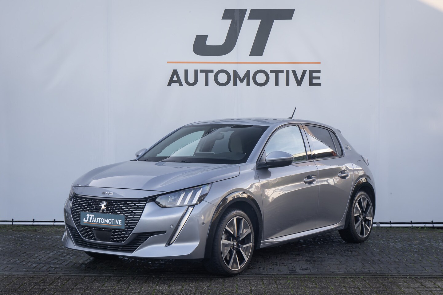 Peugeot 208 - GT 350 50 kWh 360camera | Adaptief Cruise | Stoelverwarming | Carplay | PDC | Dodehoekdete - AutoWereld.nl