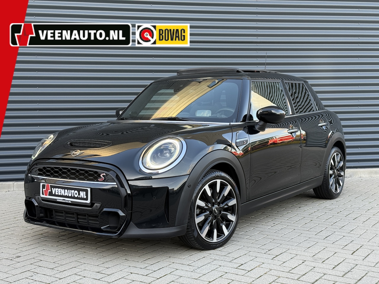 MINI 5-Deurs - 2.0 Cooper S Pano/Leder/H&K/Camera - AutoWereld.nl