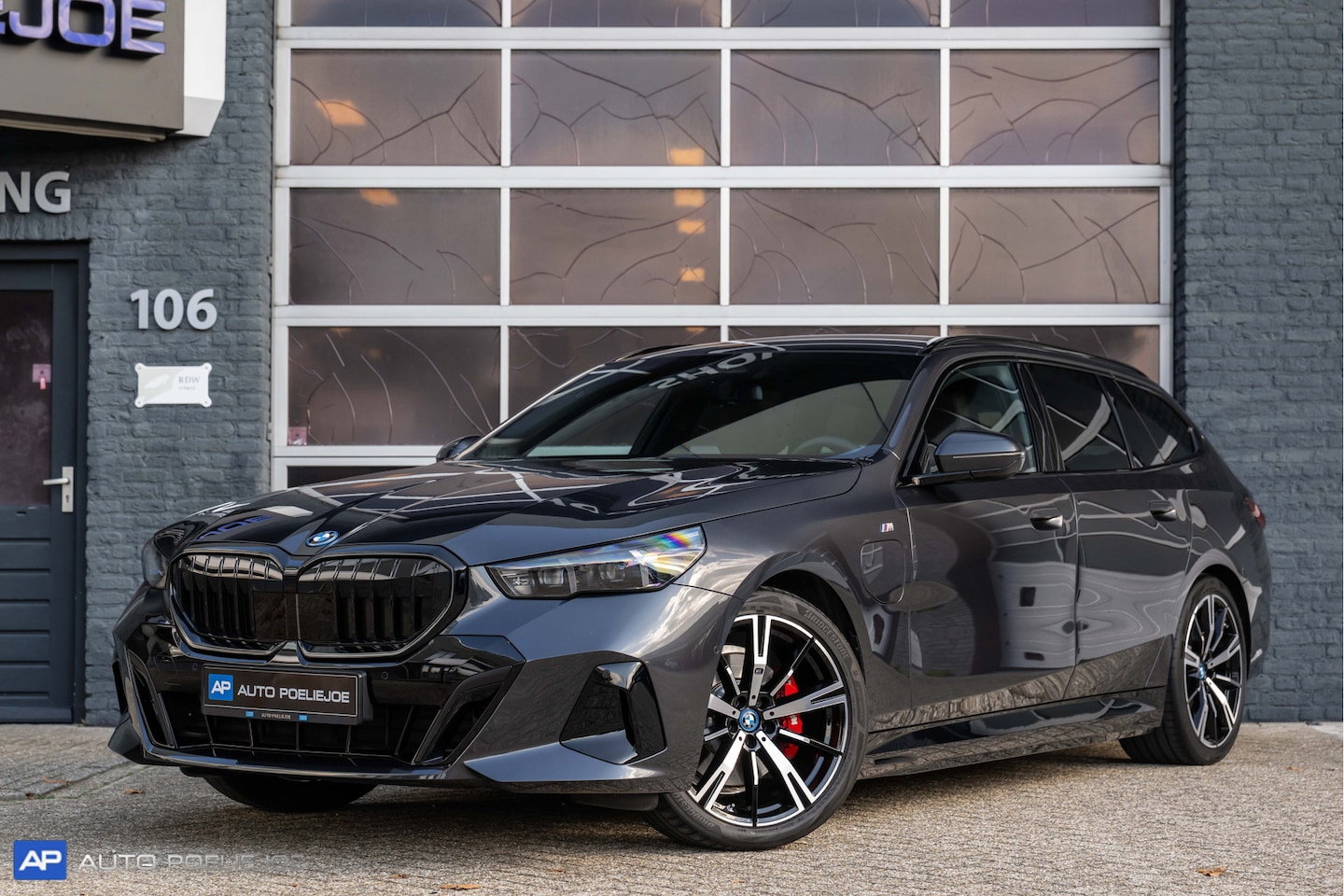 BMW 5-serie Touring - 530e M Sport Edition M Sport, Leder, Acc, Carbon, Harman -Cardon, Trekhaak, LM20, - AutoWereld.nl
