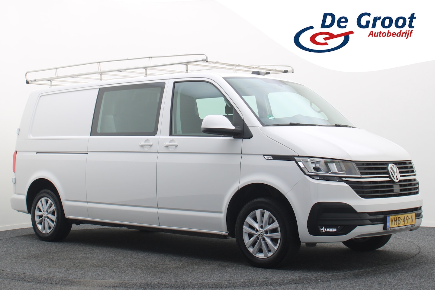 Volkswagen Transporter - 2.0 TDI L2H1 30 DC Eerste Eigenaar, Airco, Cruise, Apple Carplay, DAB, PDC, Trekhaak, 16'' - AutoWereld.nl