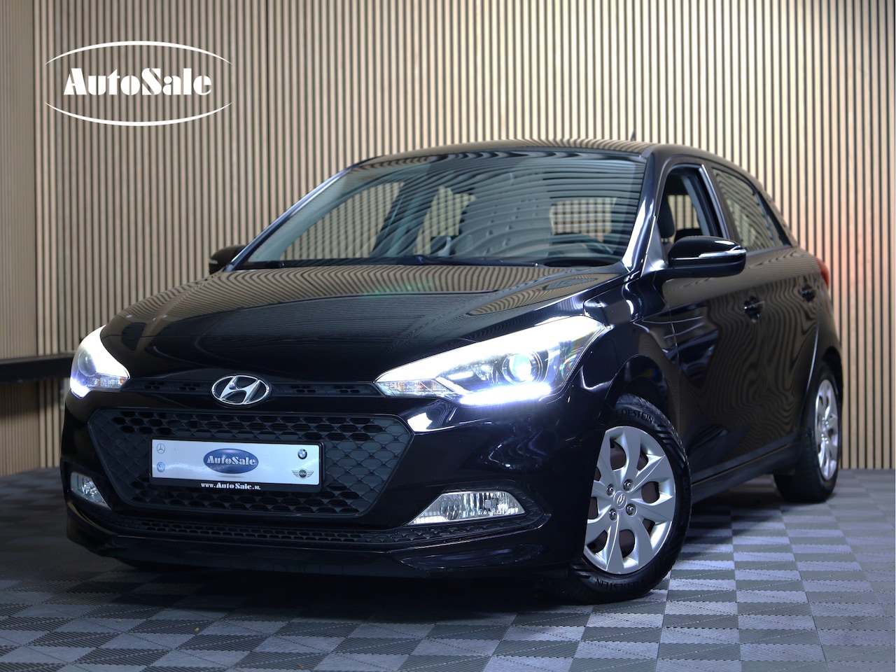 Hyundai i20 - 1.2 HP i-Motion Comfort CRUISE CLIMA BT THAAK '15 - AutoWereld.nl