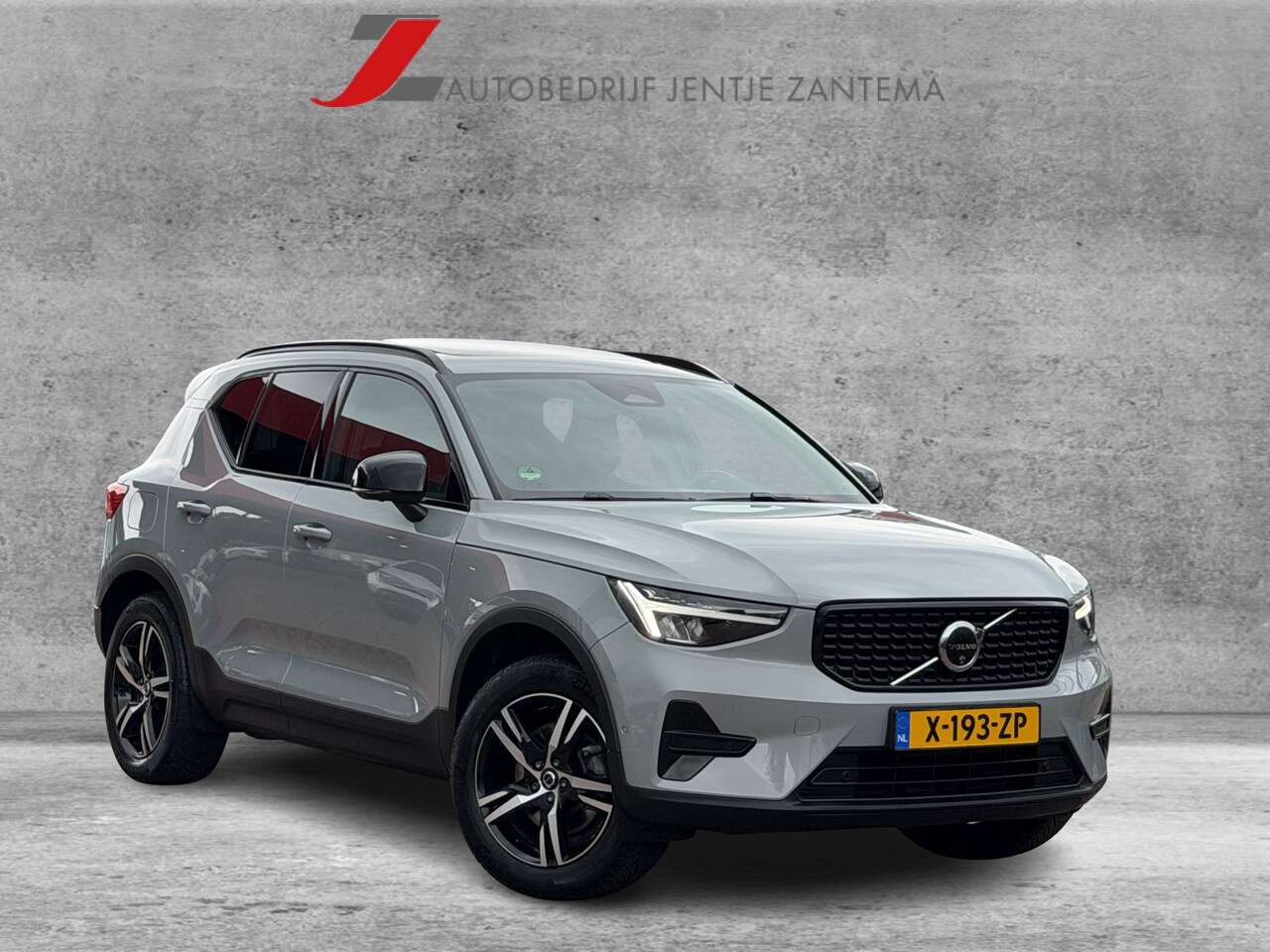 Volvo XC40 - 2.0 B4 Plus Dark | Navigatie | Pilot assist | Harman-kardon | Panoramadak | 360 camera | L - AutoWereld.nl