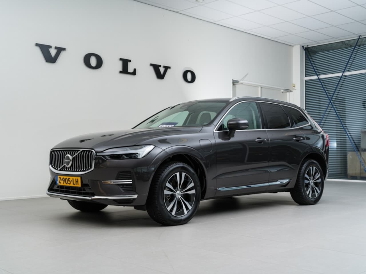 Volvo XC60 - T6 AWD Essential Bright - AutoWereld.nl