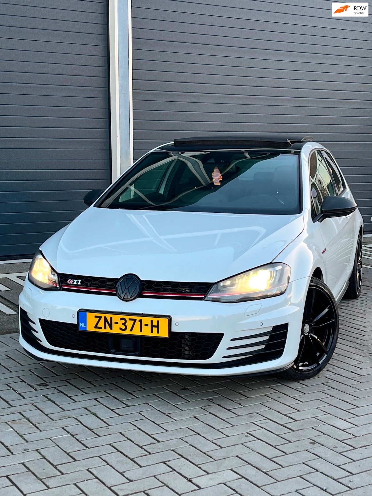 Volkswagen Golf - 7 7.5 INRUILKOOPJE !! 2.0 TSI GTI Performance DSG PANO AUTOMAAT BOMVOL CAMERA DIGITAL WIDE - AutoWereld.nl