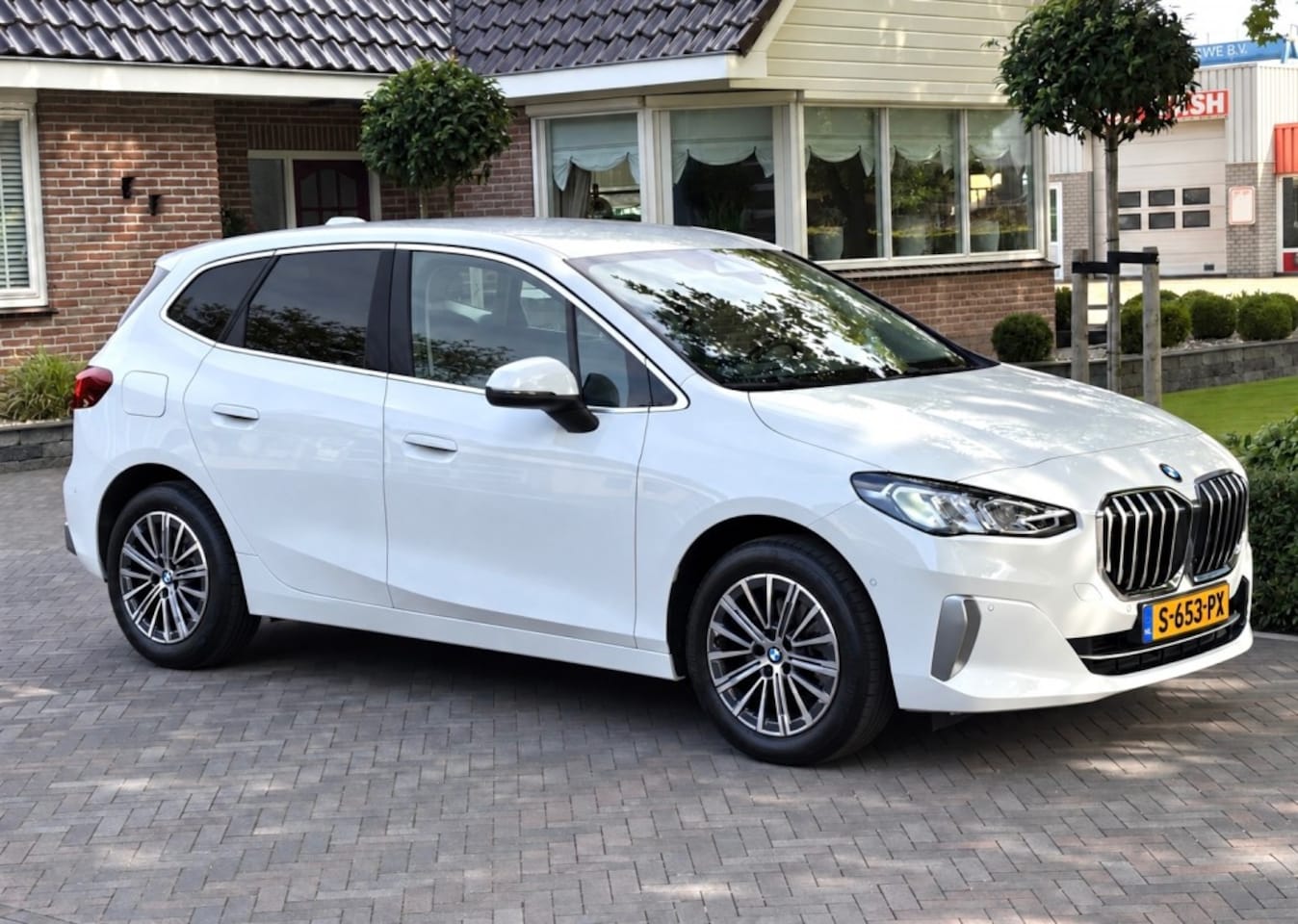 BMW 2-serie Active Tourer - 220i 170pk Mild Hybrid Luxury Line Harman Kardon, Leder, Led, Automaat, Camera, - AutoWereld.nl