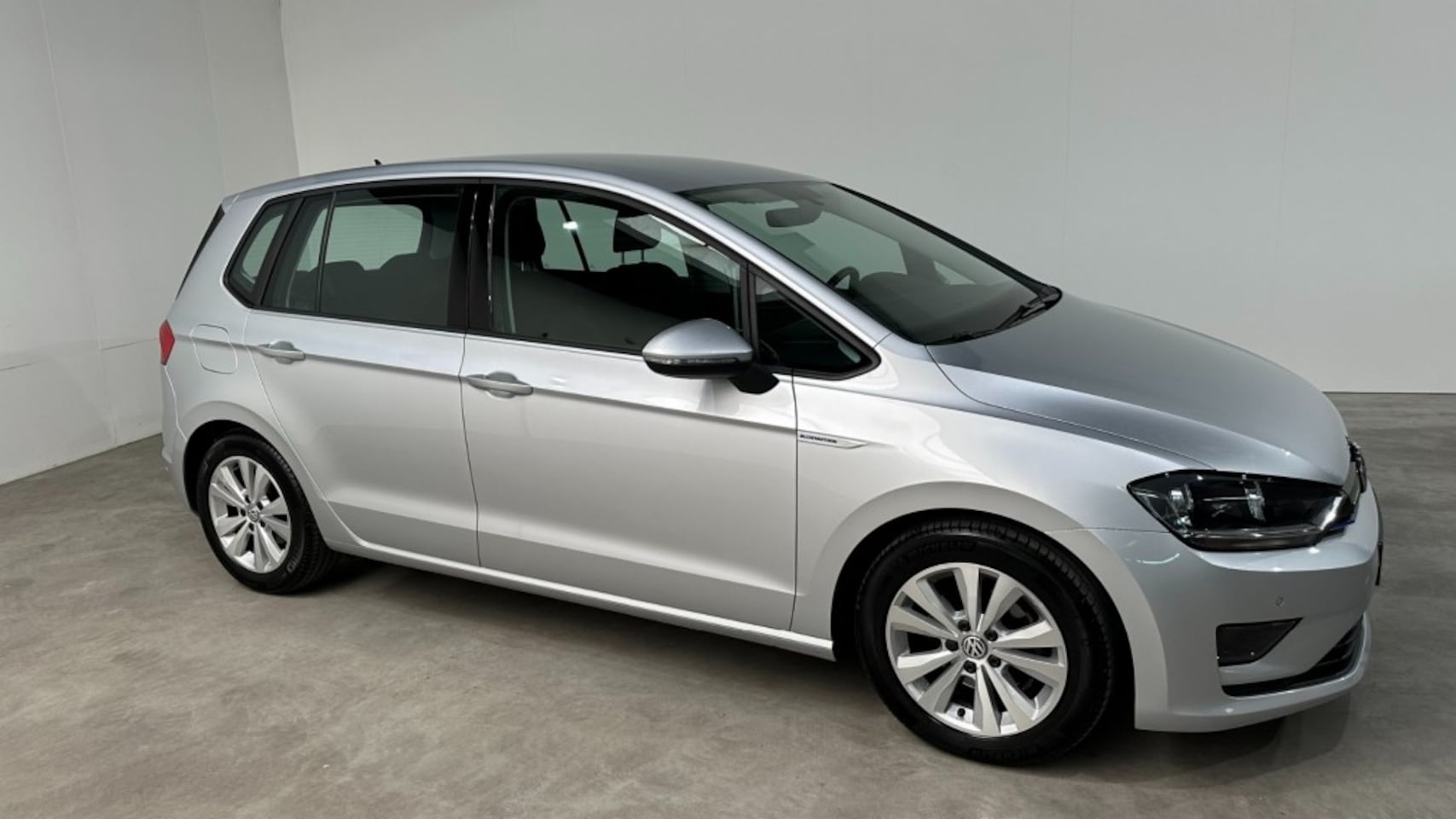 Volkswagen Golf Sportsvan - 1.0, Automaat,NAP, Navigatie,PDC ,ECC,trekhaak,116PK - AutoWereld.nl