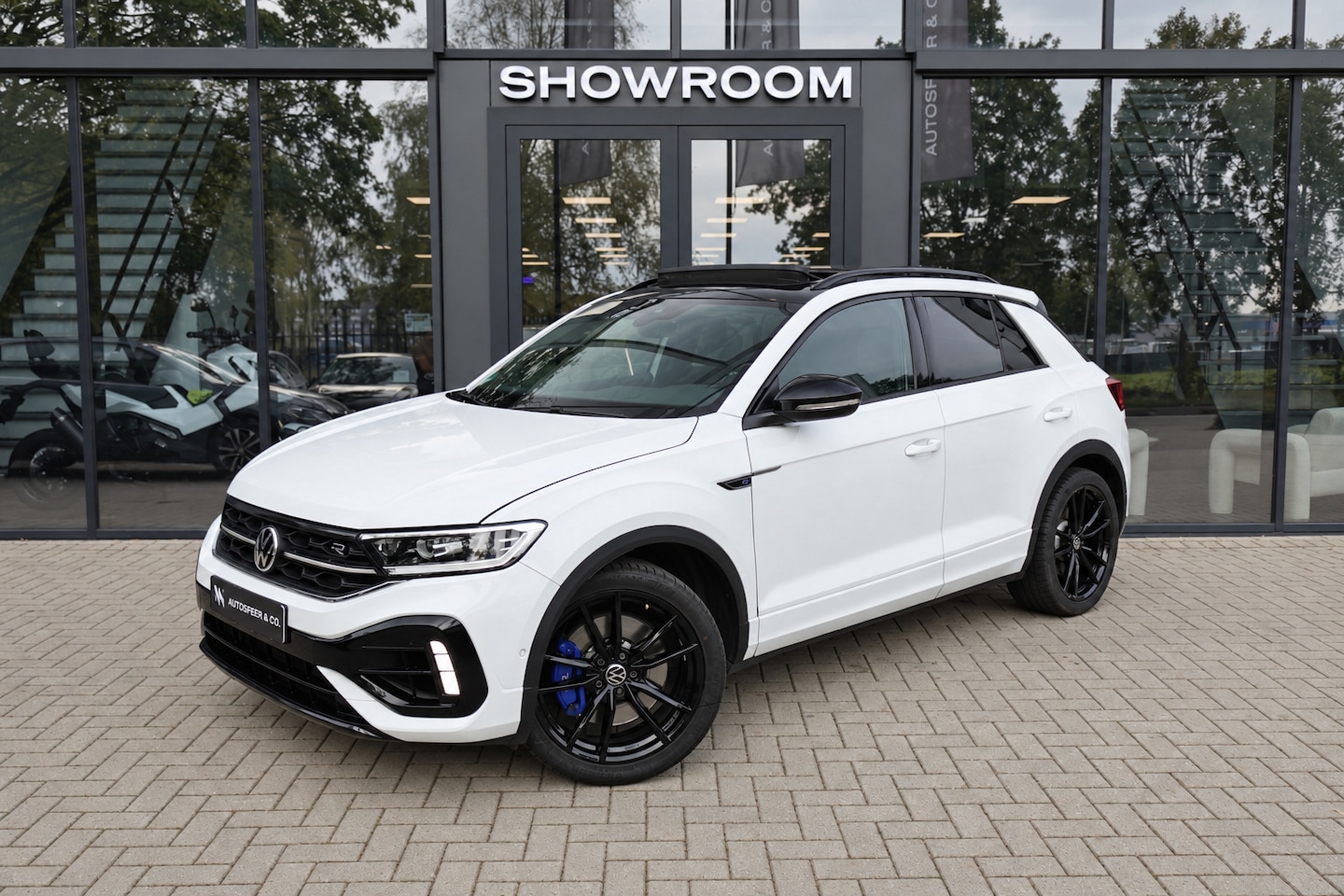 Volkswagen T-Roc - 2.0 TSI 4Motion R AKRAPOVIC PANO KEYLESS VOL - AutoWereld.nl
