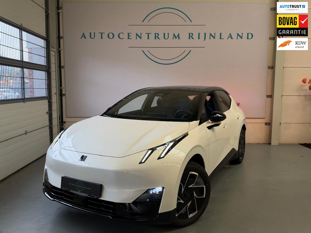 Lynk & Co 02 - Core 66 kWh Stoelverwarming, Apple CarPlay, Achteruitrijcamera, Panoramadak, Elektrische A - AutoWereld.nl
