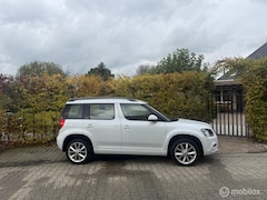 Skoda Yeti - 1.2 TSI Elegance Automaat / Navigatie / Camera Net groot onderhoud gehad