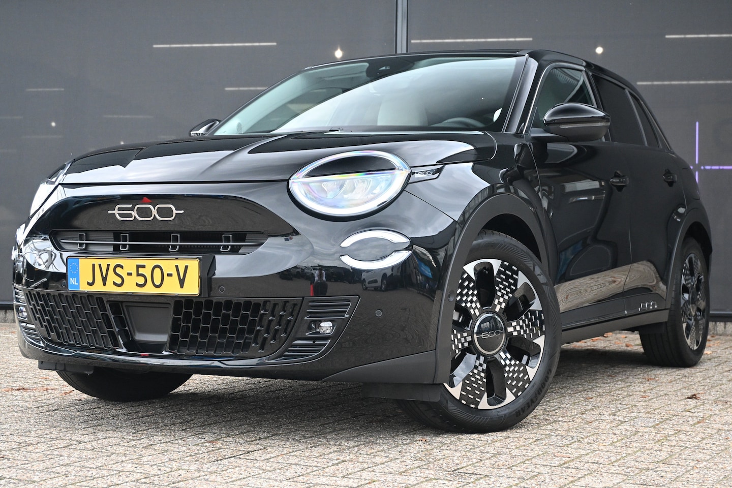Fiat 600e - La Prima 54 kWh 3 Fase | Navigatie | Stoelverwarming | Elektr. Achterklep | Dodehoekdetect - AutoWereld.nl
