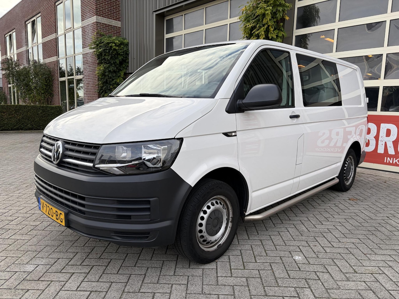 Volkswagen Transporter - 2.0 TDI L1H1 | Sidebars | Camera | Trekhaak | Nette staat | Dealeronderhouden | - AutoWereld.nl