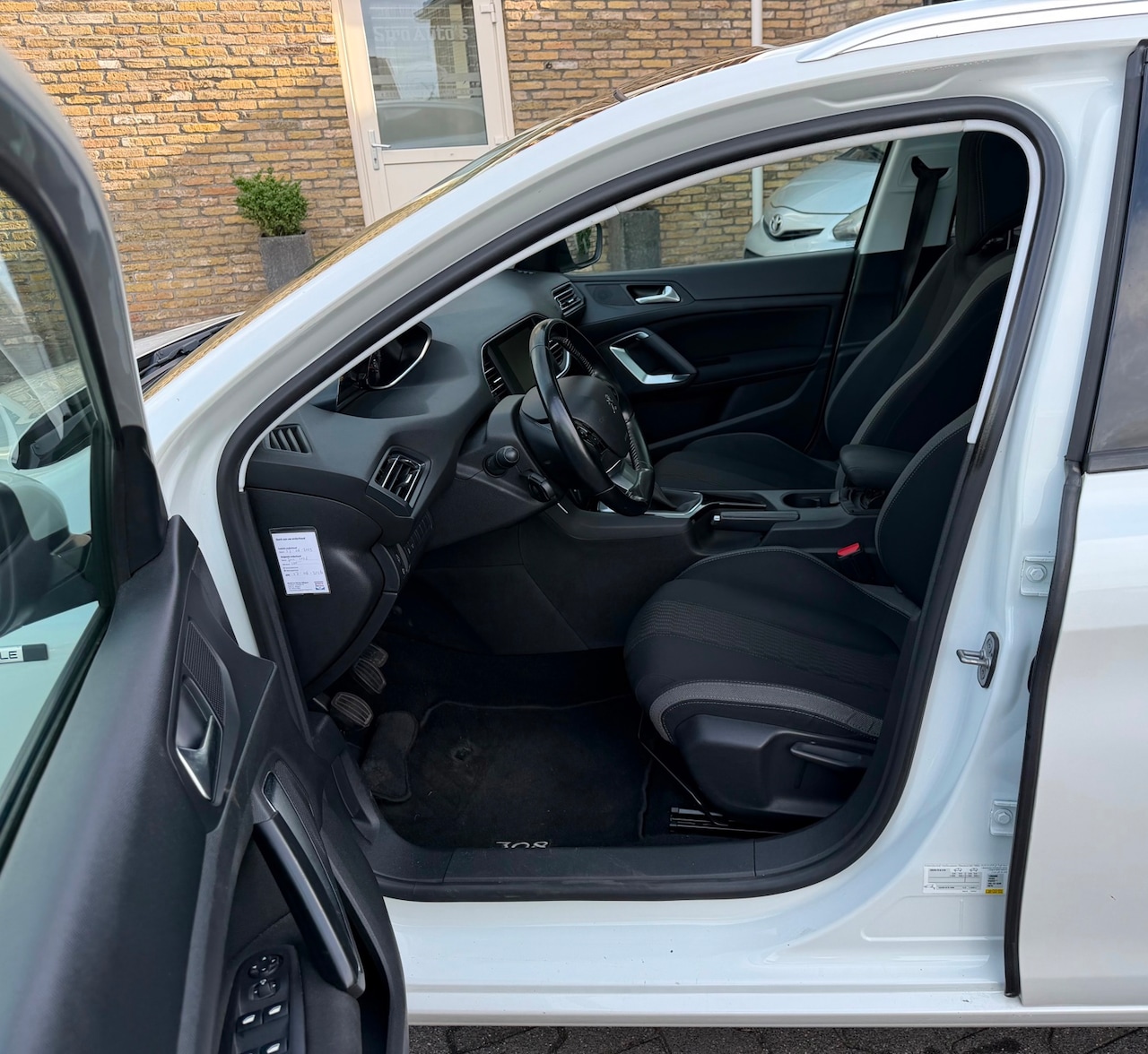 Peugeot 308 SW - 1.2 PureTech Style Bj 2017 weinig Kilometers - AutoWereld.nl