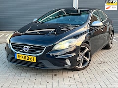 Volvo V40 - 1.6 D2 R-Design CLIMA XENON NAVI 1e EIGENAAR COMPLEET ONDERHOUDSHISTORIE RIJD SCHAKELT ALS