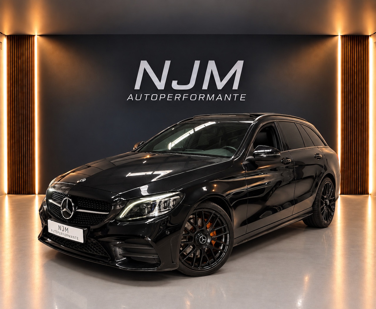 Mercedes-Benz C-klasse Estate - 180 AMG|Pano|Camera|Sfeer|19" - AutoWereld.nl