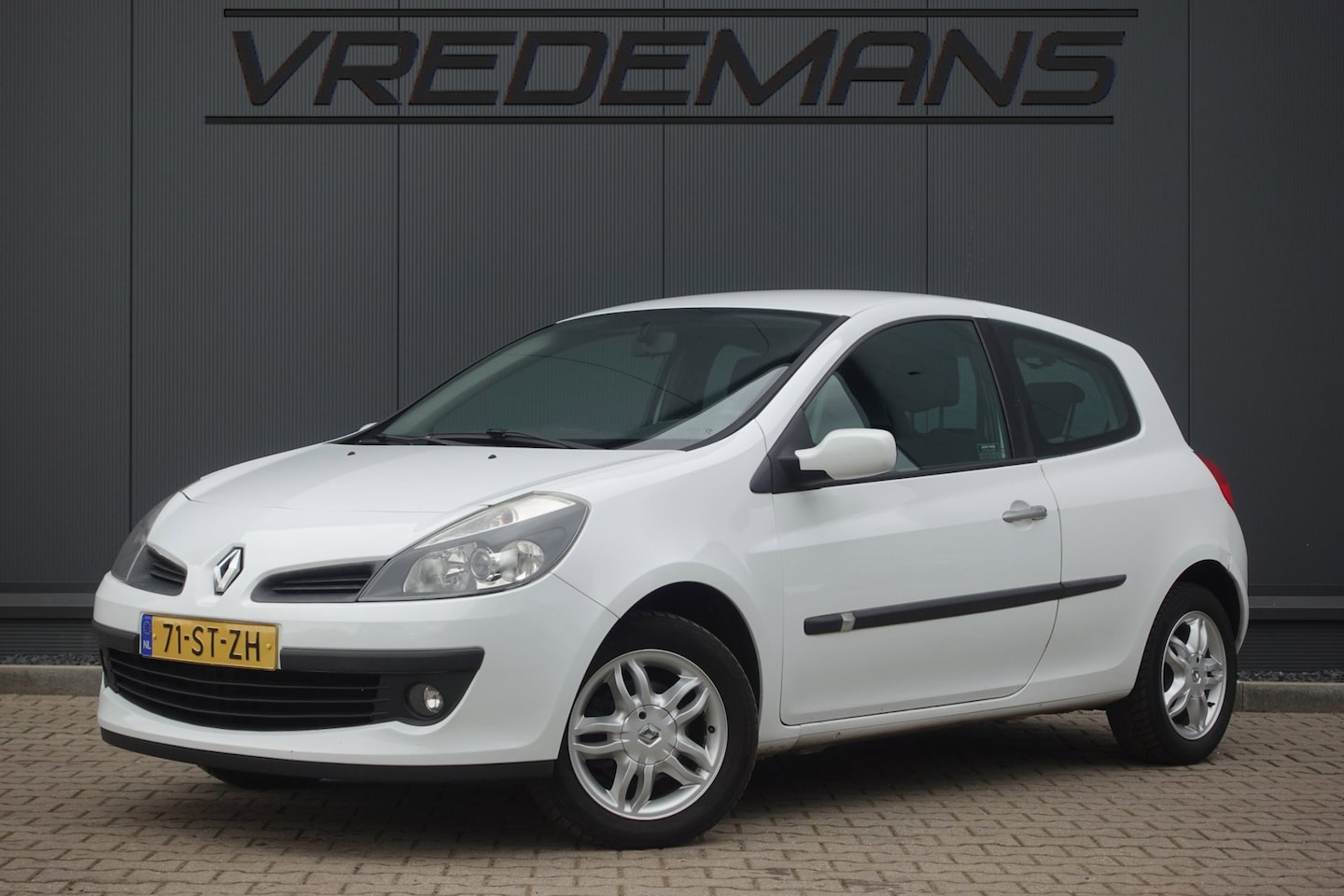 Renault Clio - 1.2-16V Team Spirit APK 05-2025 / INRUILKOOPJE - AutoWereld.nl
