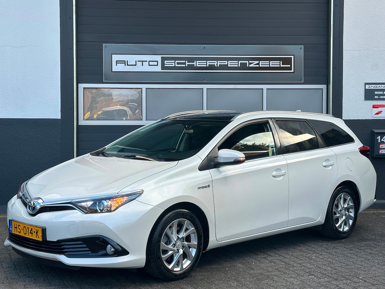 Toyota Auris Touring Sports - 1.8 Hybrid | PANO | AIRCO | CC | KEYLESS | HEV - AutoWereld.nl
