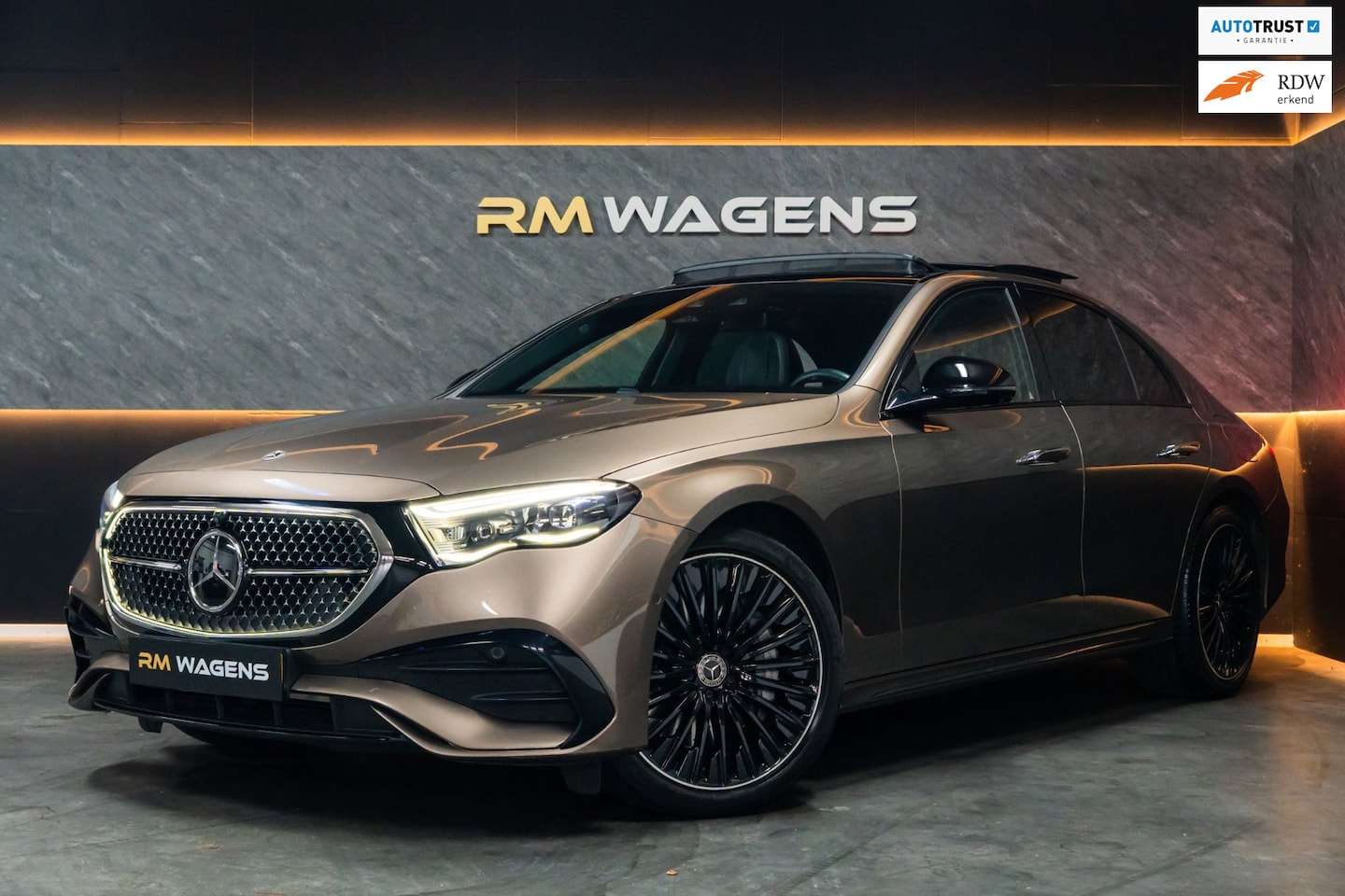 Mercedes-Benz E-klasse - 300 e 4MATIC Exclusive Line|Pano|Hyperscreen|Full - AutoWereld.nl