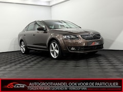 Skoda Octavia - 1.8 TSI Greentech Elegance Clima, Navi, Parkeersensoren, Stoelverwarming, Keyless start, C