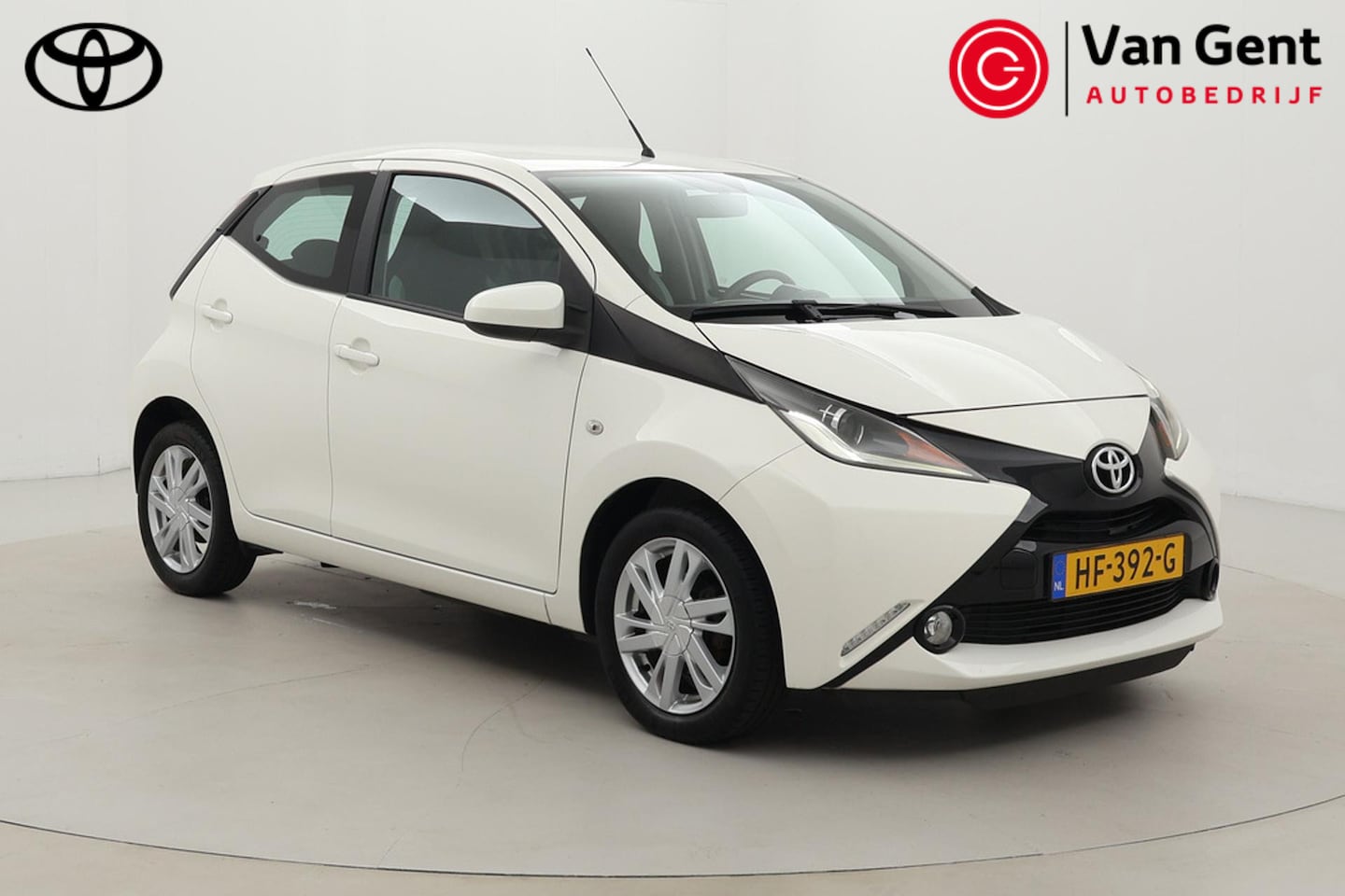 Toyota Aygo - 1.0 VVT-i x-play | Airco | Camera | 15 inch | Bluetooth | Elektrische ramen voor - AutoWereld.nl