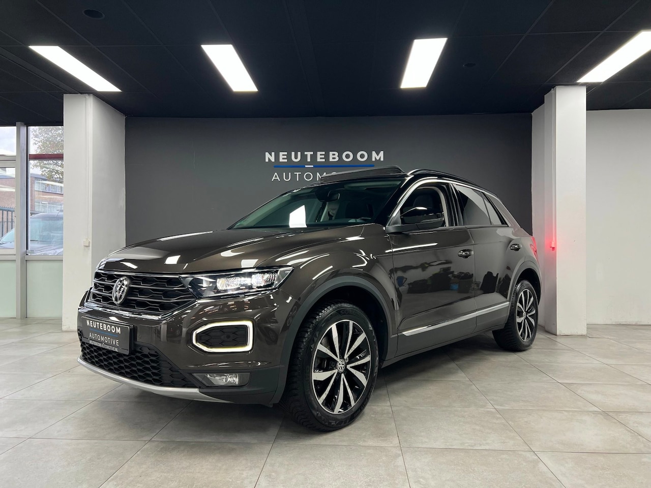 Volkswagen T-Roc - 1.5 TSI Sport | ACC | Keyless | Cam | Pano - AutoWereld.nl