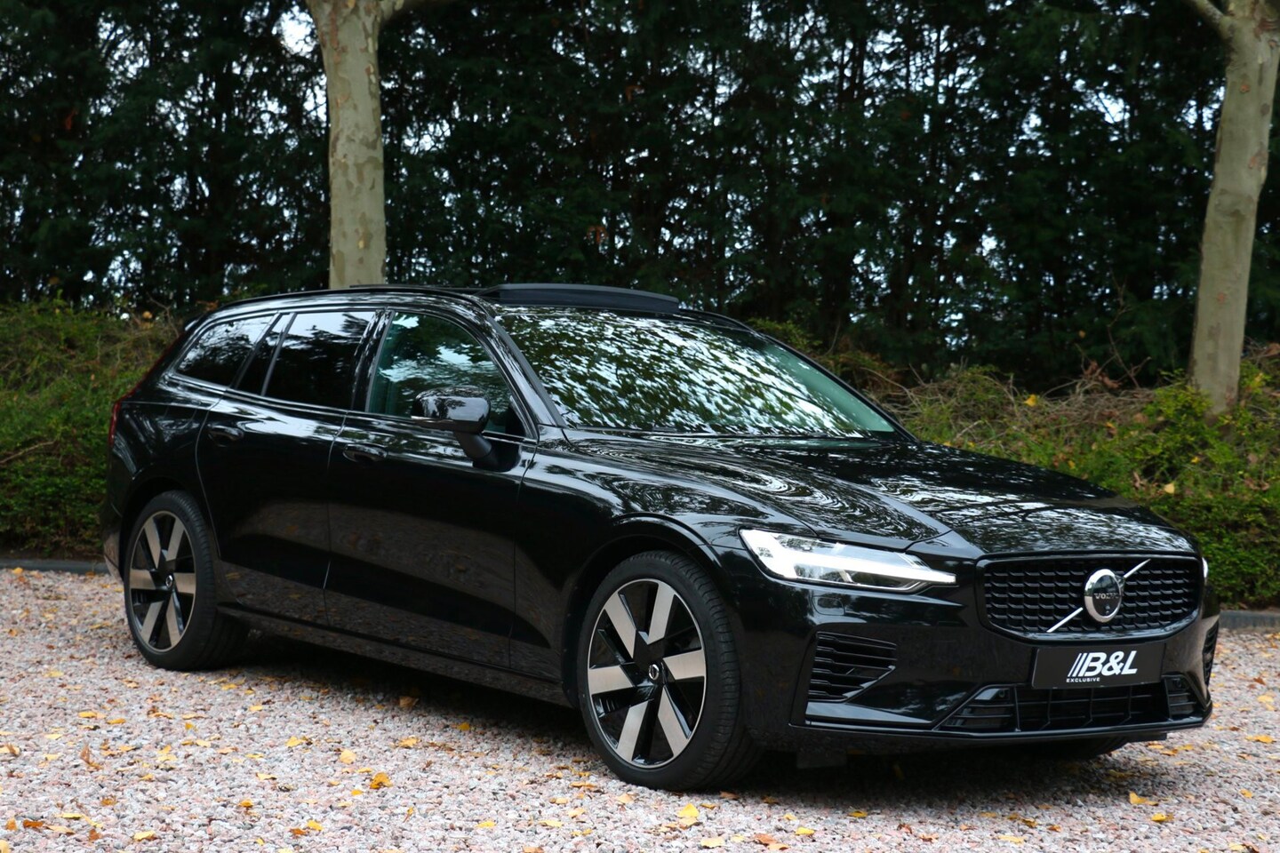 Volvo V60 - 2.0 T8 Plug-in Hybrid AWD Aut 335kW 456Pk 2024 Ultra Dark Fully Loaded Massage 1e eigenaar - AutoWereld.nl