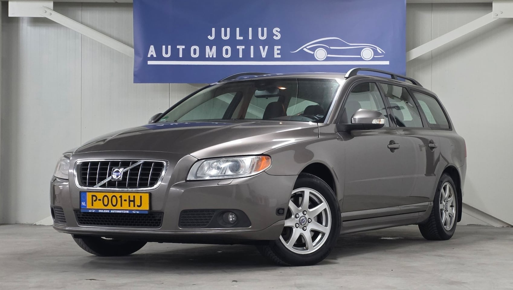 Volvo V70 - 2.5T Kinetic Onderhoud Leer Trekhaak PerformanceSound Mooi! - AutoWereld.nl