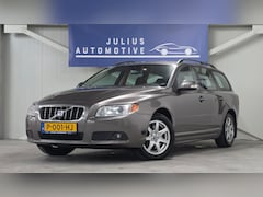 Volvo V70 - 2.5T Kinetic Onderhoud Leer Trekhaak PerformanceSound Mooi