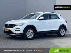 Volkswagen T-Roc - 1.0 TSI Style Business / Trekhaak (1.300 KG) / Adaptieve Cruise Control / Stoelverwarming
