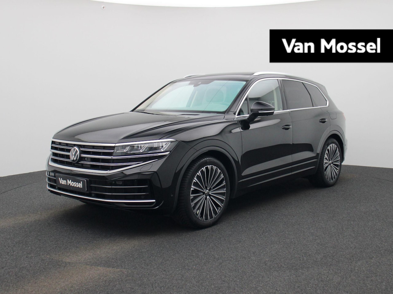 Volkswagen Touareg - 3.0 TSi eHybrid 4MOTION Elegance 381 PK | V6 | Luchtvering | Plug-In | Nightvision | Panor - AutoWereld.nl